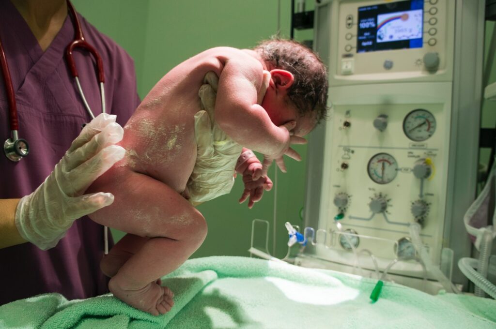 How to Become a Neonatal Nurse Guide